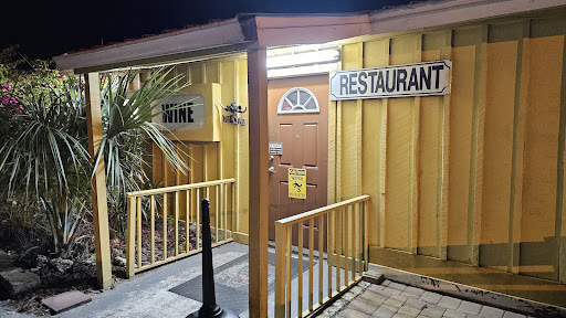 Reef & Beef Restaurant & Lounge